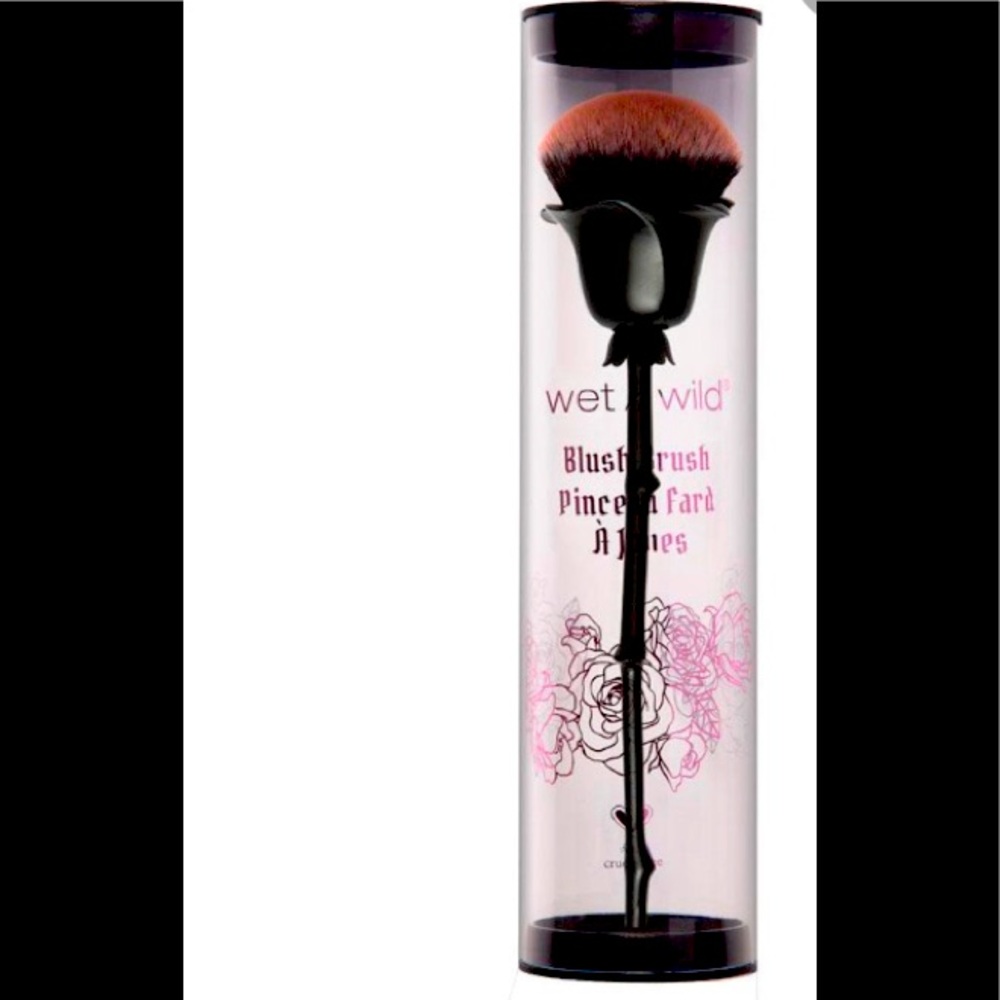Rebel rose blush brush